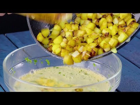 Köchin kippt Bratkartoffeln in rohe Eier. Was sie plant, ist ein Futtertraum!