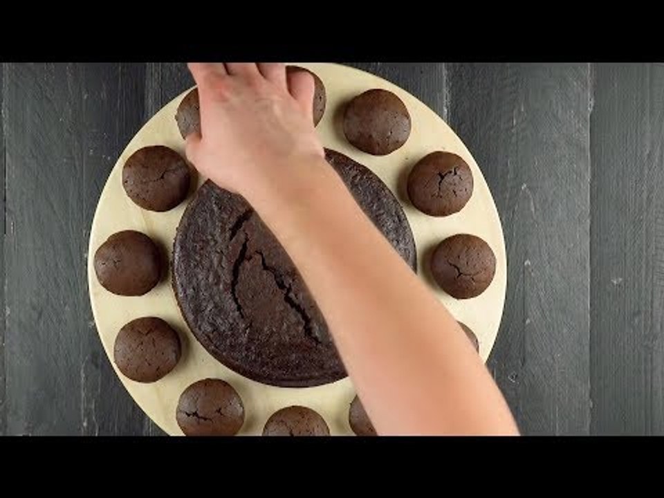 Lege exakt 12 Muffins im Kreis. Du wirst am 31. Augen machen!