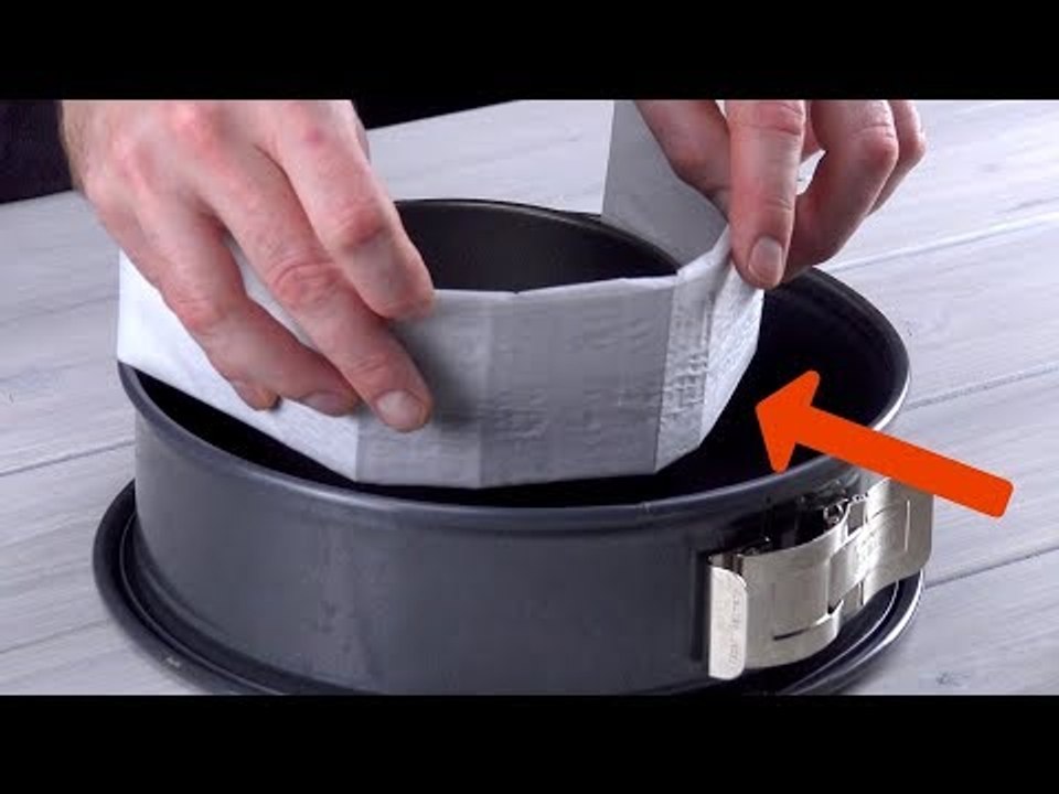 Wenn du 1 Stück Pappe zwischen 2 Backformen legst, passiert etwas Verrücktes.