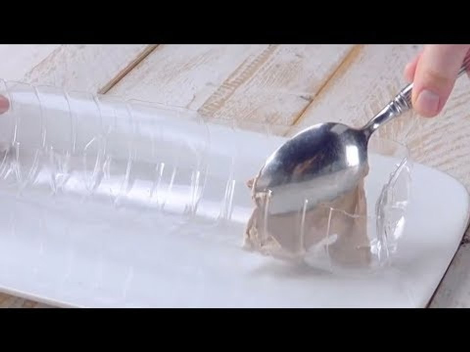 Zerschneide 2 PET-Flaschen! Das Ergebnis macht alle Mühen wett.