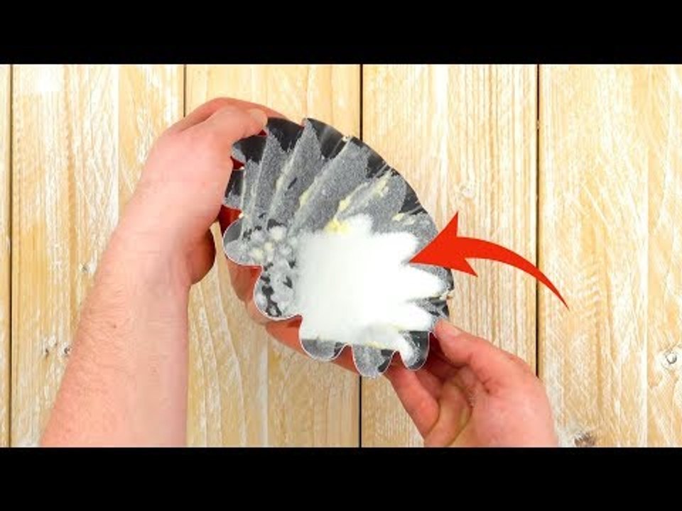 Deswegen schüttet er so viel Zucker in die Form. Köstlich was am Ende daraus wird