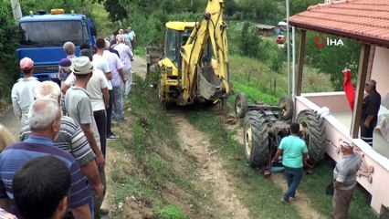 Devrilen traktörün altında kalan adam hayatını kaybetti
