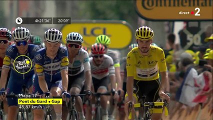 Tour de France 2019 : Julian Alaphilippe et le peloton franchissent la ligne