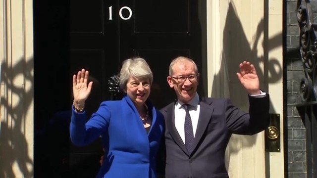 Theresa May dimite formalmente como primera ministra