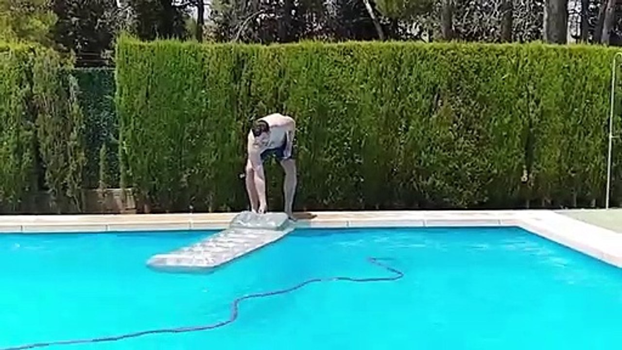 Meilleure façon de s'installer sur son matelas de piscine !