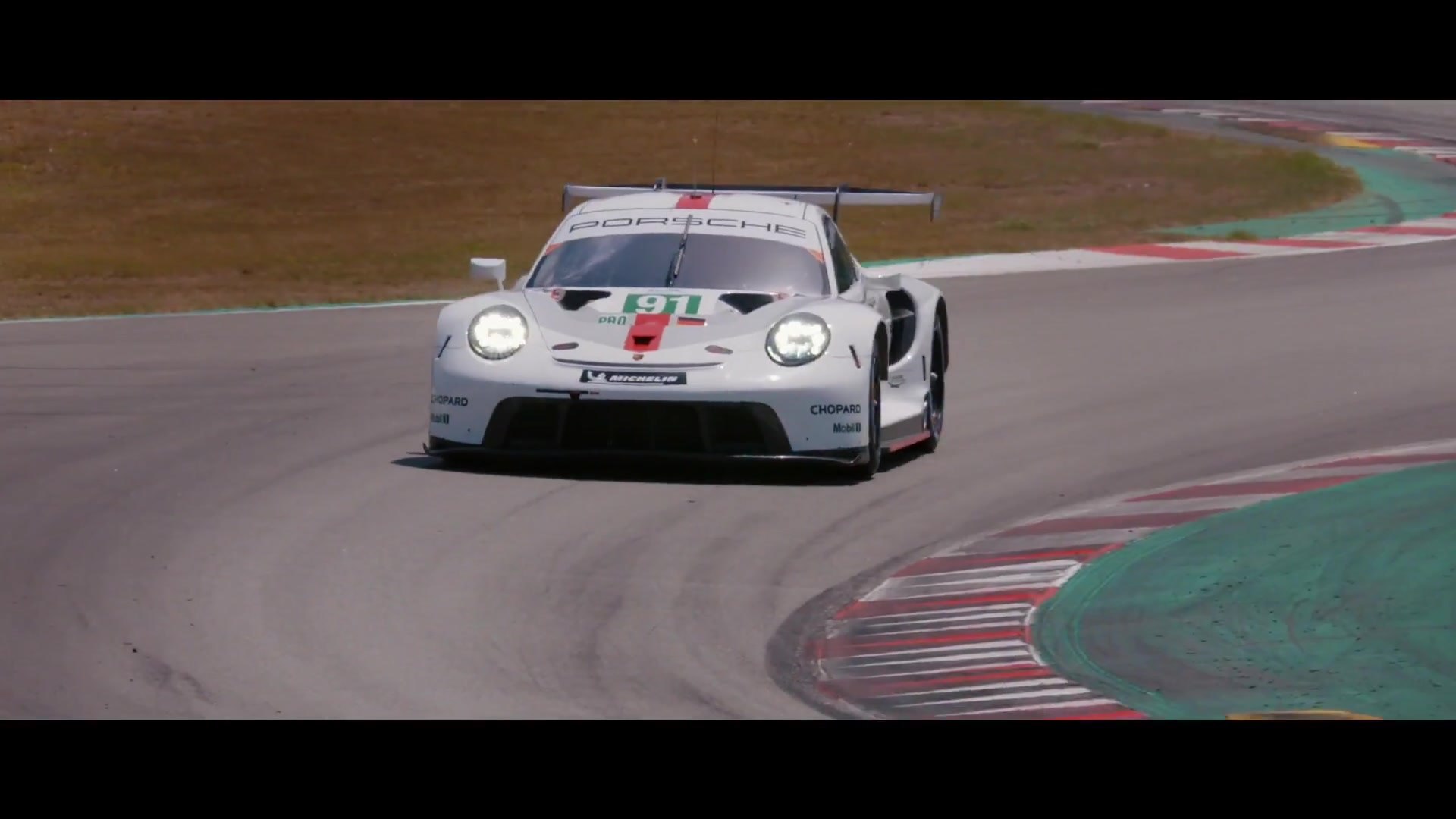 ⁣The new Porsche 911 RSR - New season. New look. New design