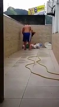 Un rat très futé s'échappe d'une façon incroyable