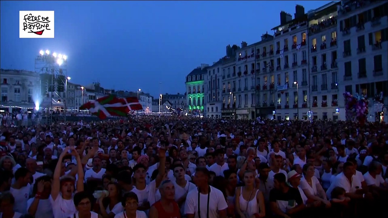 L'ouverture des Fêtes de Bayonne avec les joueurs et dirigeants de l'Aviron Bayonnais
