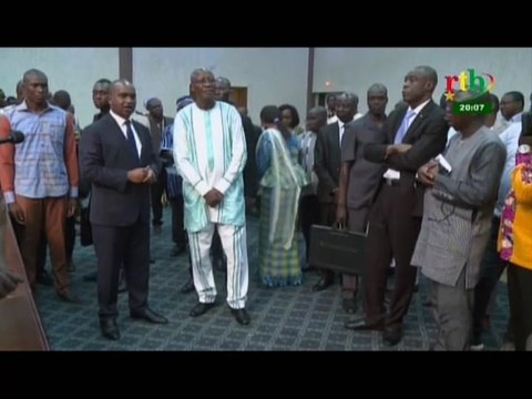 RTB/Visite du Premier Ministre à la salle des conférences de Ouaga 2000 pour faire le constat des préparatifs du 8ème Traité d’Amitié et de Coopération entre le Burkina Faso et la Cote d’Ivoire
