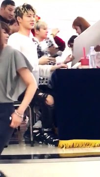 170701 iKON Fansign Hanbin and Bobby Focus