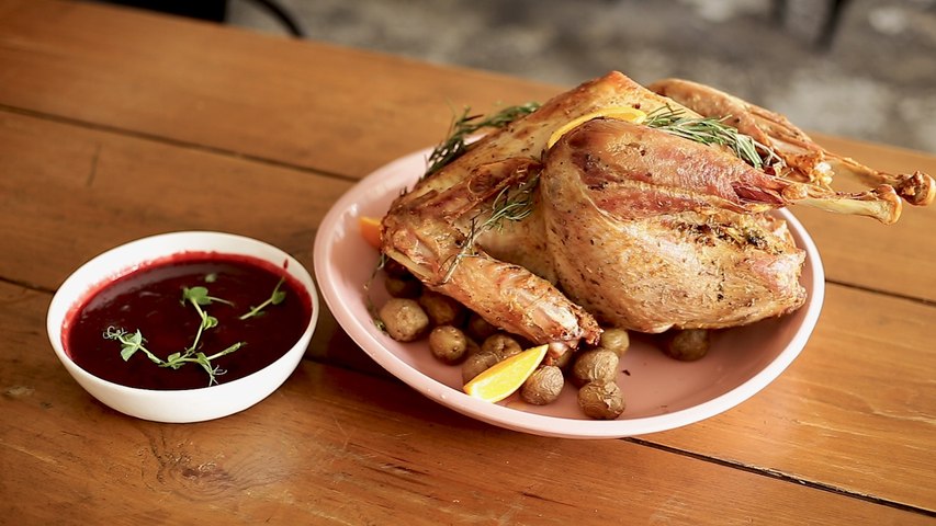 Christmas Recipe – Roast Turkey with Cranberry Sauce