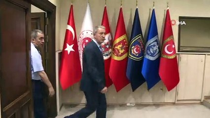 Bakan Akar, TSK Komuta kademesi ile bir araya geldi