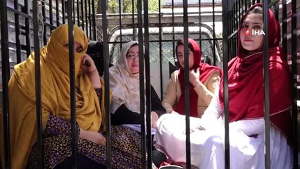 - Afganistan'da Kadın Milletvekili Adaylarından Tabutlu Protesto