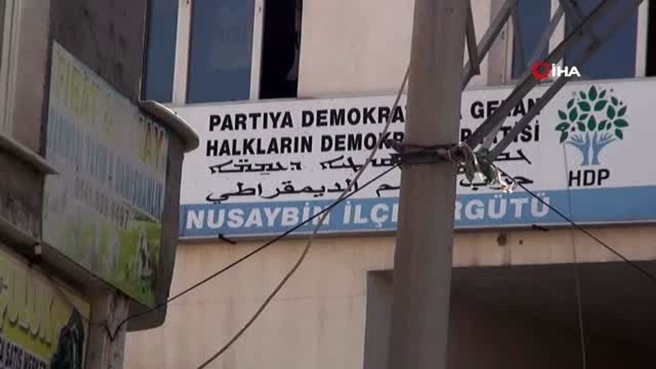 Nusaybin'de HDP ve DBP binaları ile bazı beledi...