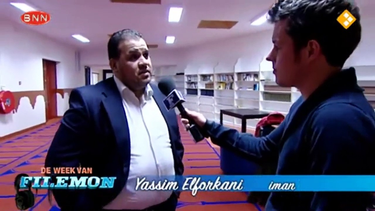 Un reporter de la télévision Allemande s'interroge : Faut-il se doucher nu ou en caleçon après le sport ? Et il teste lui même les 2 ! YZ