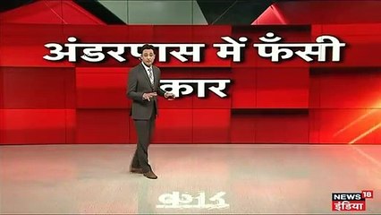 VIDEO: गुजरात की बारिश में पानी में डूबी कार