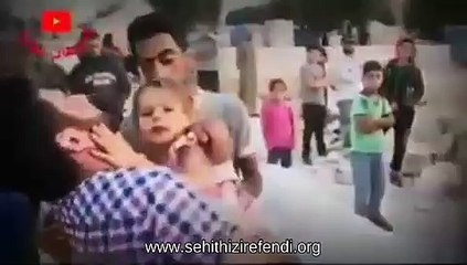 Ölümün kol gezdiği İdlib'te yaralı bir baba, kızının “Baba bırakma bizi" feryatları arasında ruhunu Rabbine teslim ediyor