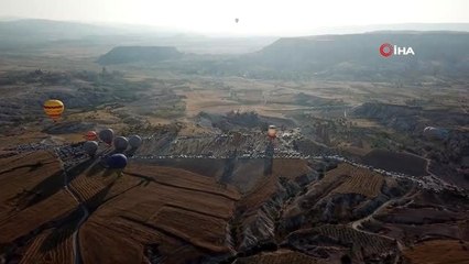 Kapadokya balon festivalini 100 bin turist takip etti.