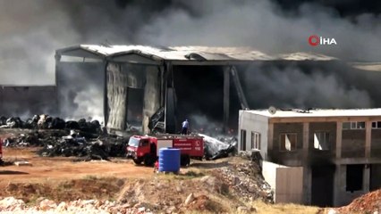 Depo yangını 10 saattir söndürülemedi