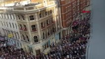 Londra'da Boris Johnson karşıtı protestolar düzenledi
