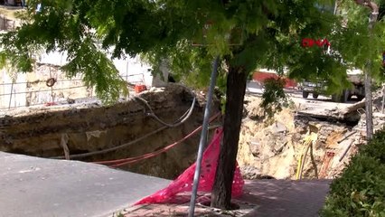 BAHÇELİEVLERDE CADDEDE ÇÖKME