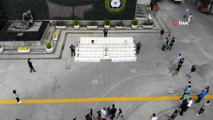 Esenyurt'ta ele geçirilen 271 milyon sahte dolar emniyetin avlusunda sergilendi