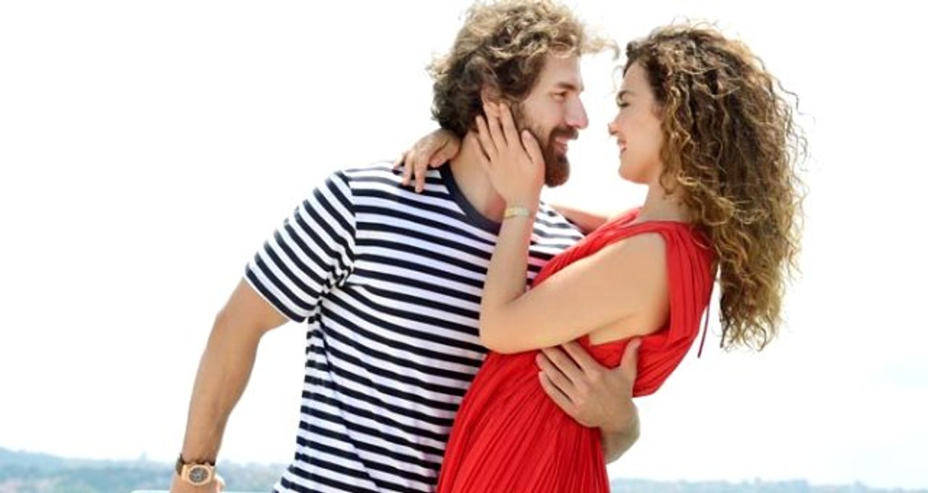 Furkan Palalı ile aşk yaşadığı söylenen Aslı Bekiroğlu, yeni sevgilisiyle kamera karşısına geçti