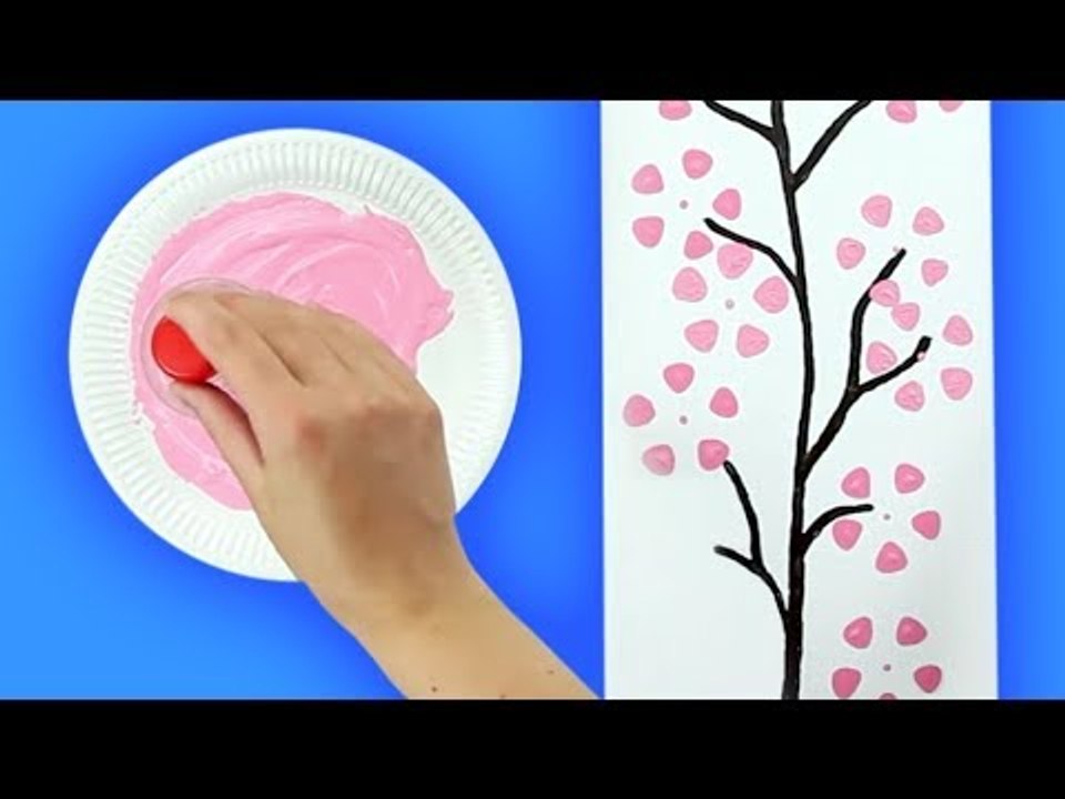 Peindre des fleurs de cerisier avec des bouteilles en plastiques