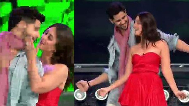 Kareena Kapoor Khan dances with Sidharth Malhotra at Dance India Dance 7 | FilmiBeat