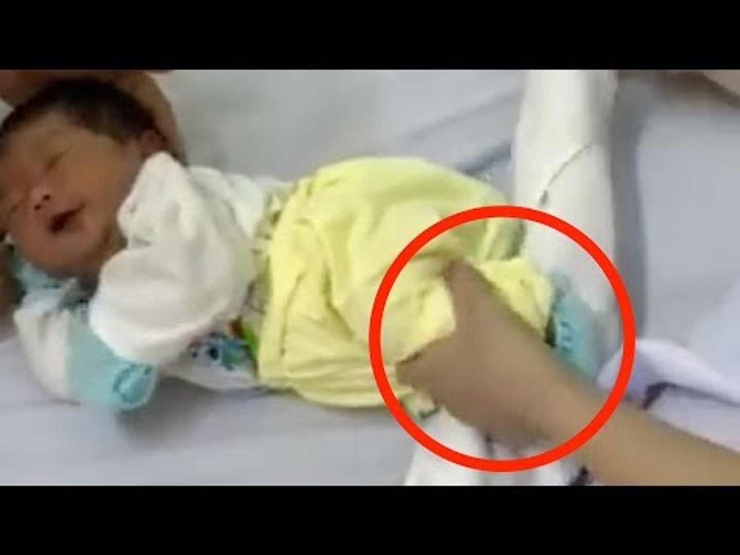 Astuces parents : une infirmière fait ÇA avec une serviette. Le bébé  s'endort immédiatement ! - Vidéo Dailymotion