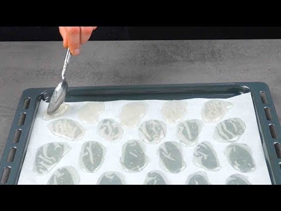 He Spreads Liquid Potato Onto The Tray. 4 Hours Later, He's Eating "Glass"