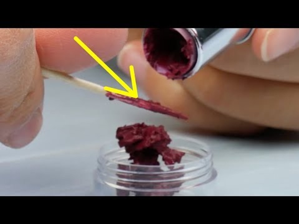 Use A Toothpick On Lipstick – This Tip Will Even Impress The Beauty Experts!