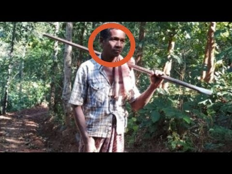O pai tem um choque ao ver os pés das…