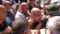 Report TV - Tensione tek Gjykata e Tiranës, policë civilë ndalojnë 2 banorë të 'Astirit'