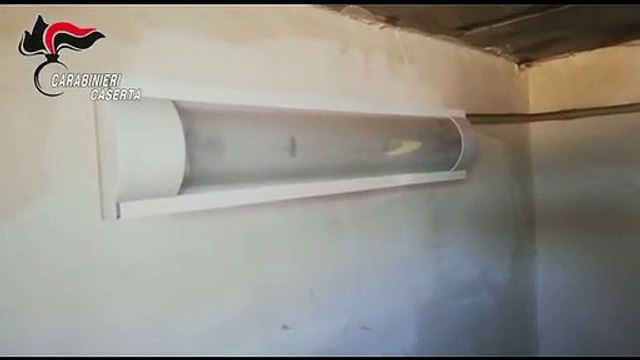 Maddaloni (CE) - Droga nascosta dietro lampada di emergenza (24.07.19)