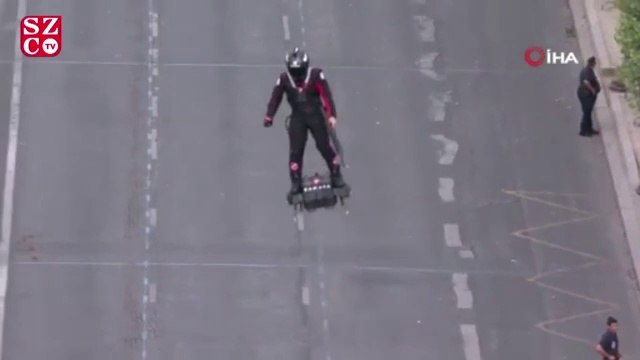 Uçan asker Zapata, Manş Denizi'ni geçmeye çalışırken suya düştü