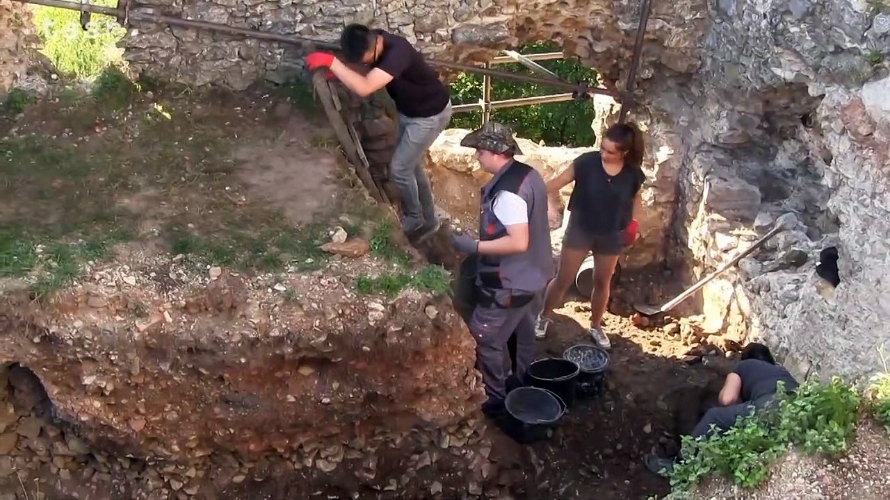 Dobrovoľnícke práce na hrade Brekov