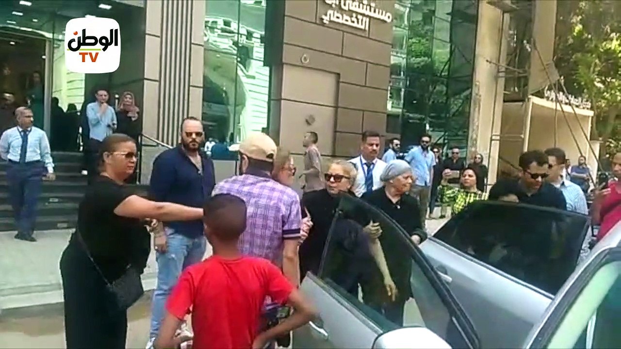 انهيار سمية الألفي لحظة خروج جثمان فارق الفيشاو...