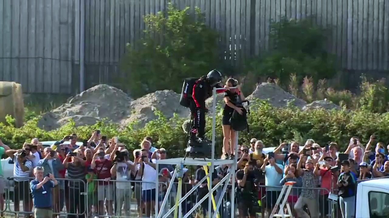 'Fliegender Mann' scheitert an Überquerung des Ärmelkanals