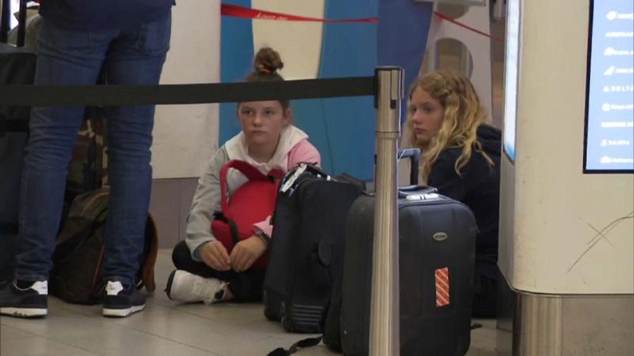 Chaos in Schiphol: 1.300 verbringen die Nacht am Flughafen