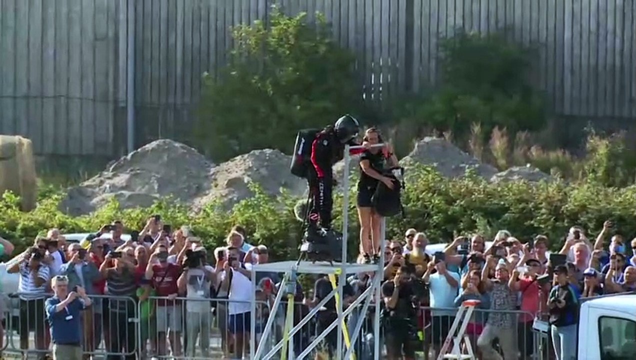 'Fliegender Mann' scheitert an Überquerung des Ärmelkanals