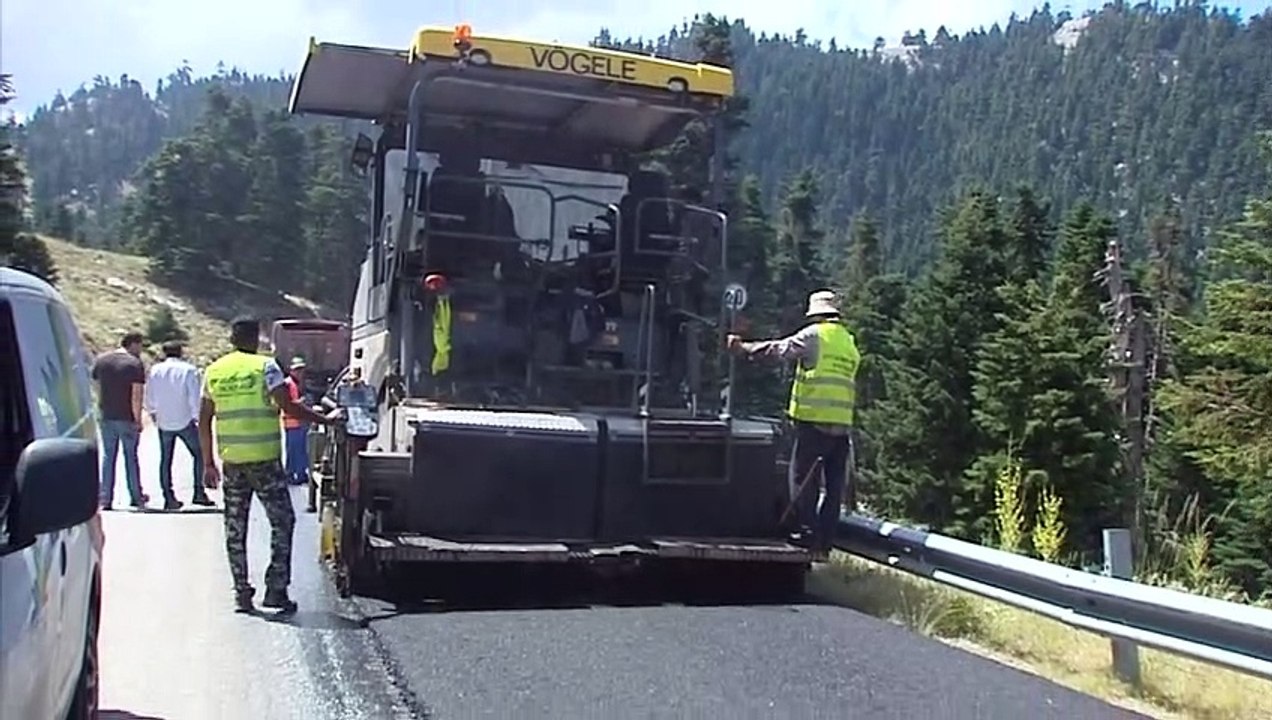 Ξεκίνησε η ασφαλτόστρωση του δρόμου από το Χιονοδρομικό Κέντρο Παρνασσού έως και το Λιβάδι