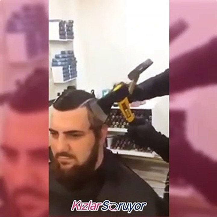 Baltayla saç kestirmek