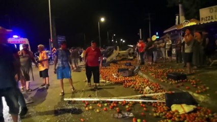 Domates yüklü kamyonetle otomobil çarpıştı: 4 yaralı - MUĞLA