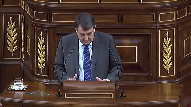 Aitor Esteban le lee la cartilla a Pablo Iglesias