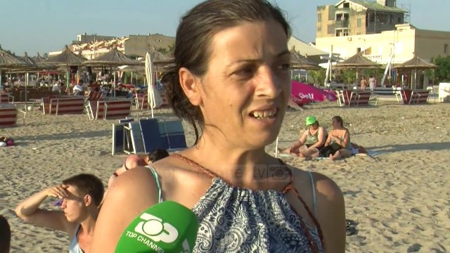 Në plazh nuk pastrohet/ Durrës, më problematike janë hapësirat publike