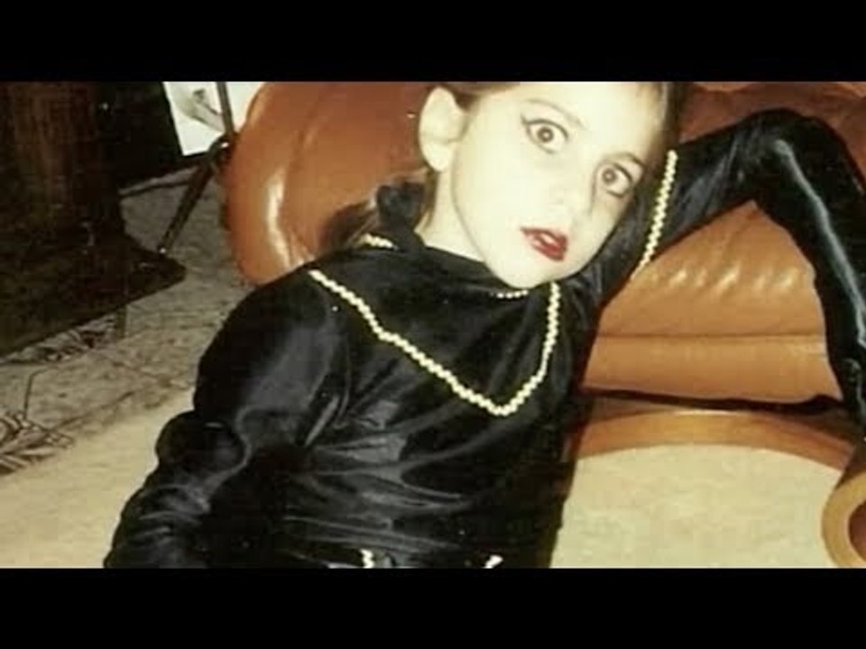 Tout le monde trouve que cette petite fille est bizarre. Des années plus ta...