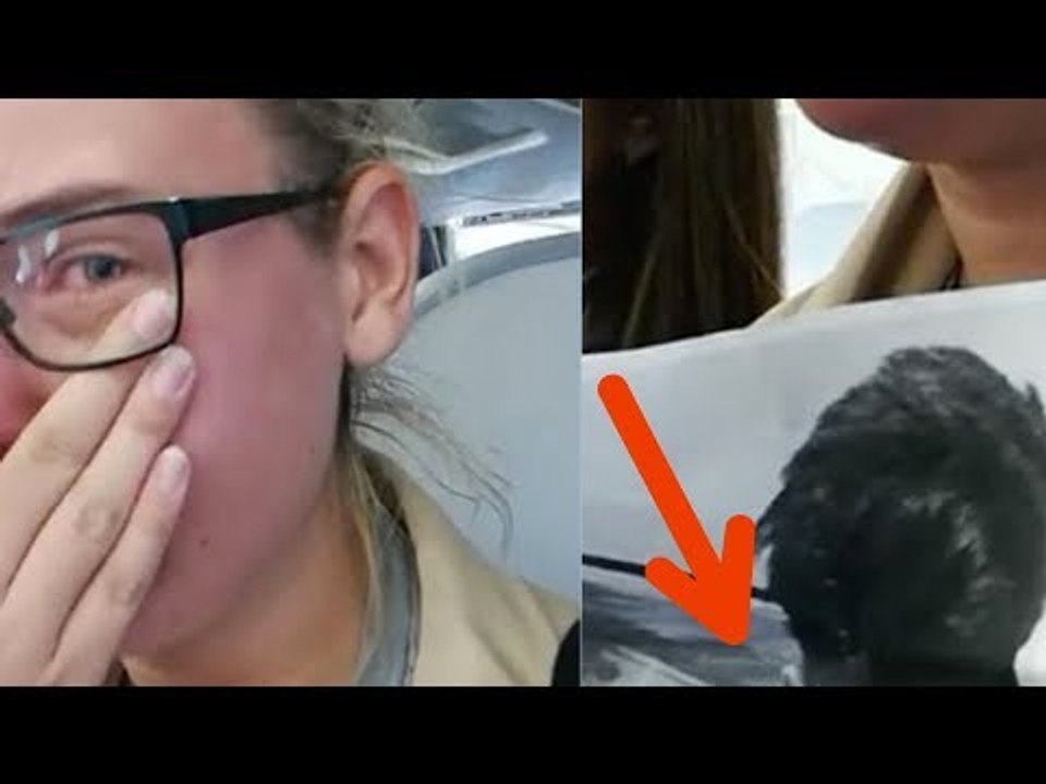 Les passagers de l'avion sont surpris quand cette femme...