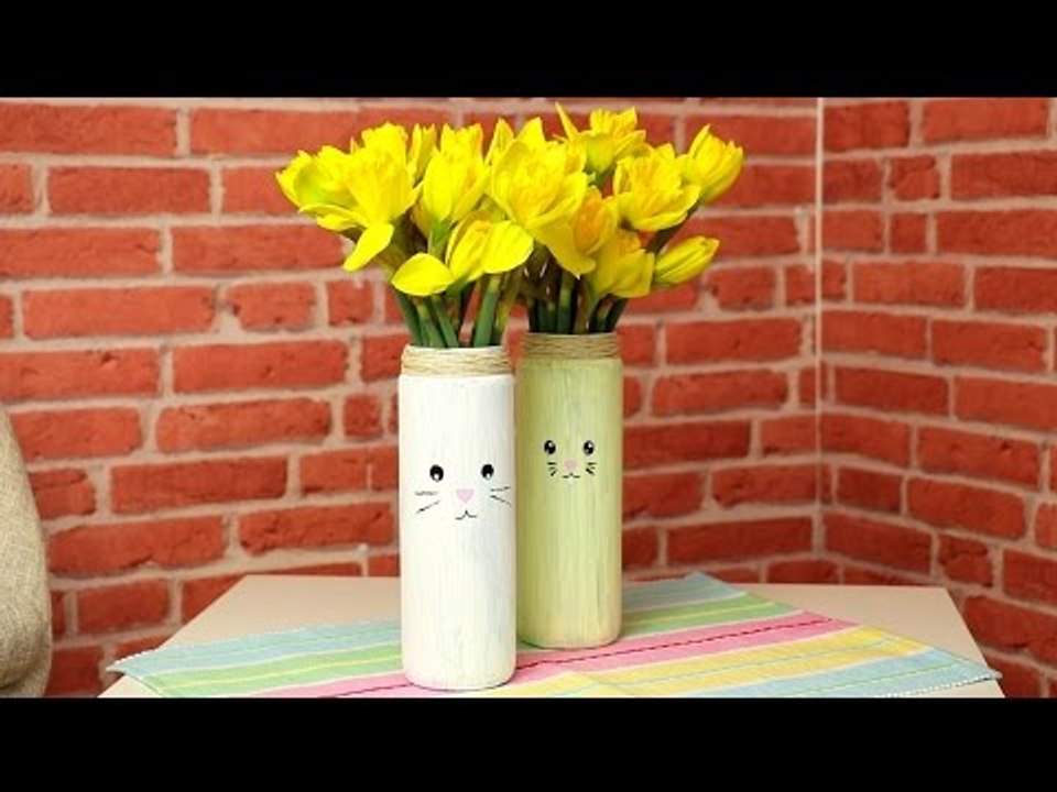 Com um pouco de tinta, um pote se torna vaso de coelhinho!