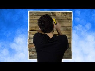 A árvore de Natal mais linda deste ano é feita de madeira velha!